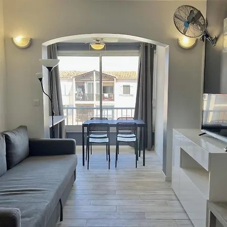 Bright 26 M With Pool In Apartment *