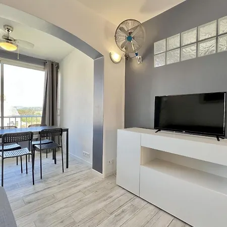 Apartment Bright 26 M With Pool In *