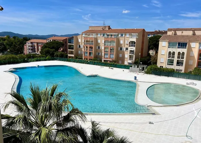 아파트 Bright 26 M With Pool In *